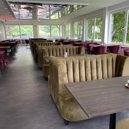 Vintage Cafe & Weinbar Hotel 3*